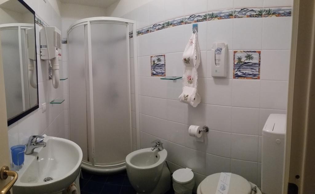Affittacamere Da Carla Bonassola Habitación foto