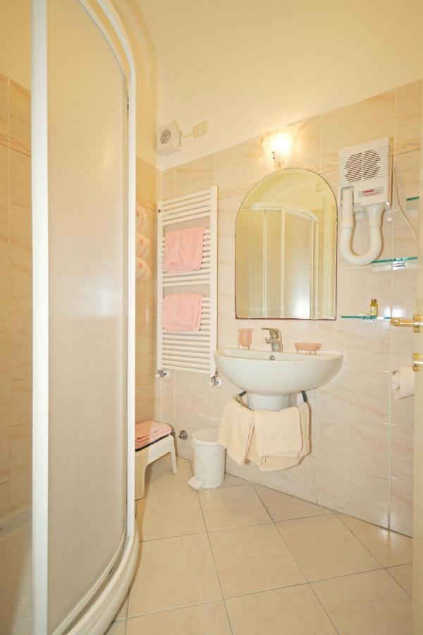 Affittacamere Da Carla Bonassola Habitación foto
